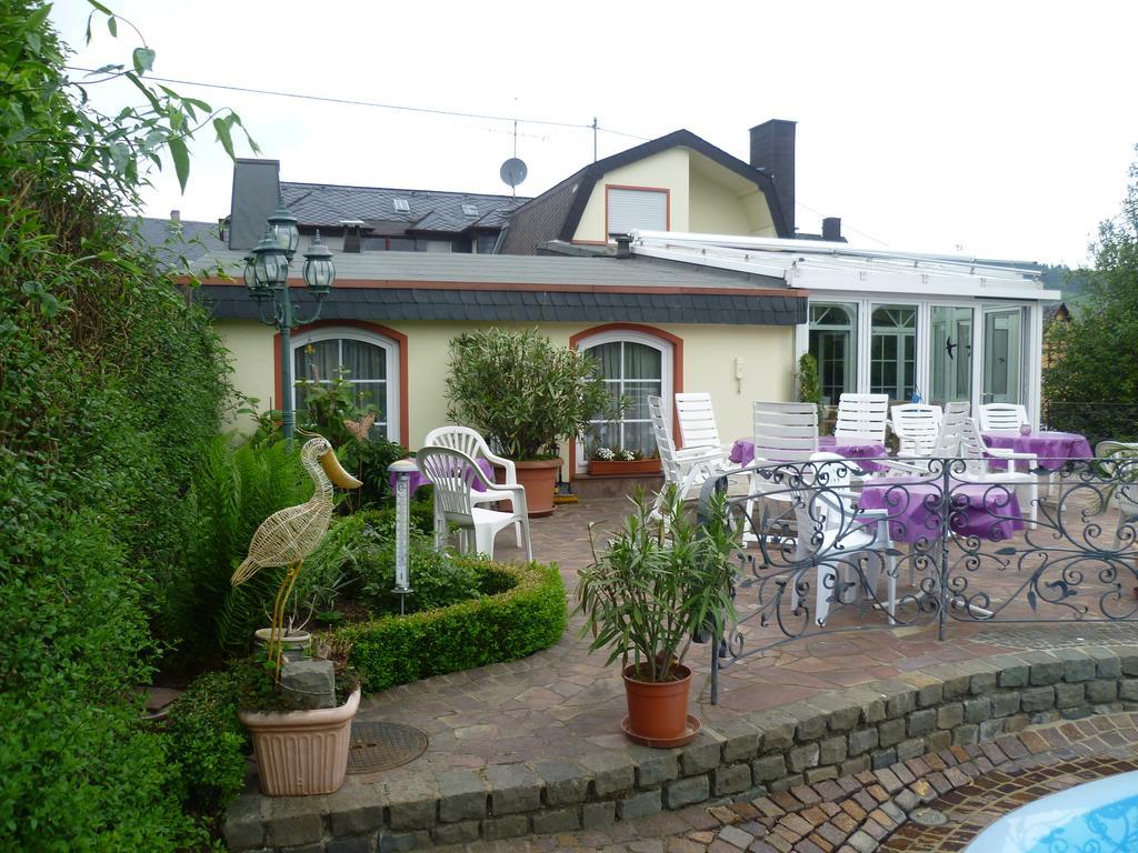 Pension-Elfi Maring-Noviand Exterior photo