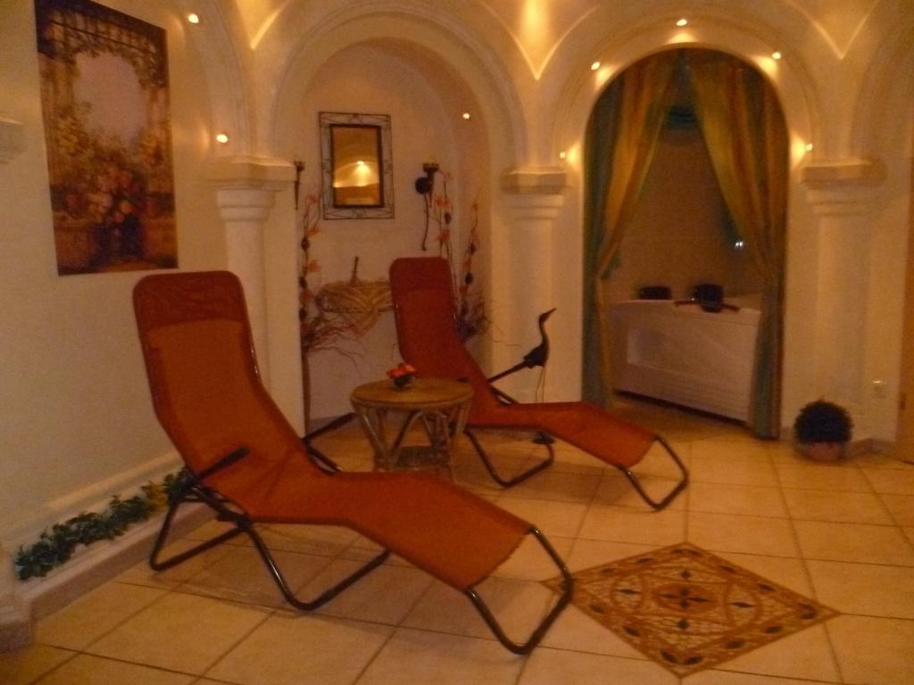 Pension-Elfi Maring-Noviand Exterior photo